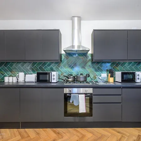 -re7h- For Your Relaxed & Cosy Free Parking * Leeds (West Yorkshire)