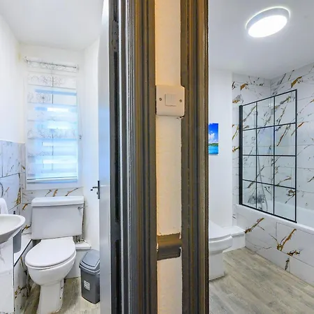 -re7h- For Your Relaxed & Cosy Free Parking * Leeds (West Yorkshire)