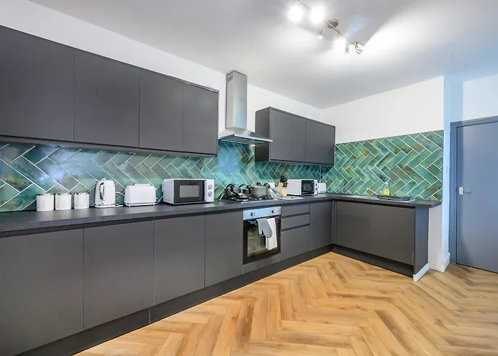 -re7h- For Your Relaxed & Cosy Free Parking Leeds (West Yorkshire)