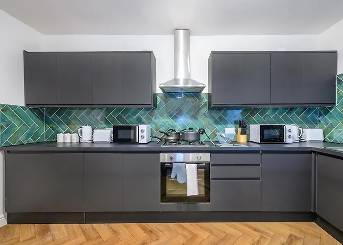 -re7h- For Your Relaxed & Cosy Free Parking * Leeds (West Yorkshire)