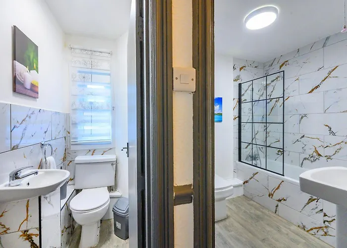 -re7h- For Your Relaxed & Cosy Free Parking * Leeds (West Yorkshire)